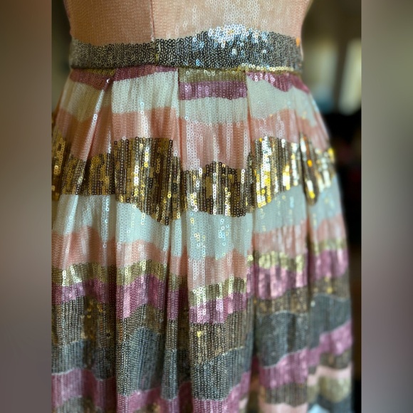 SHIMMERY WAVES STRAPLESS MINI DRESS - Picture 3 of 5